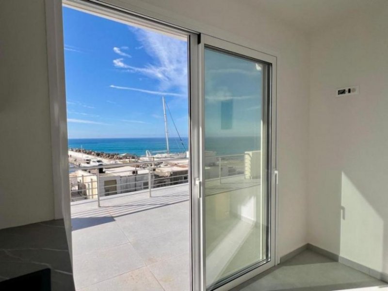 Ierapetra MIT VIDEO! Kreta, Ierapetra: Neu renoviertes Apartmenthaus mit 2 Wohnungen in der Nähe des Hafens zu verkaufen Wohnung kaufen